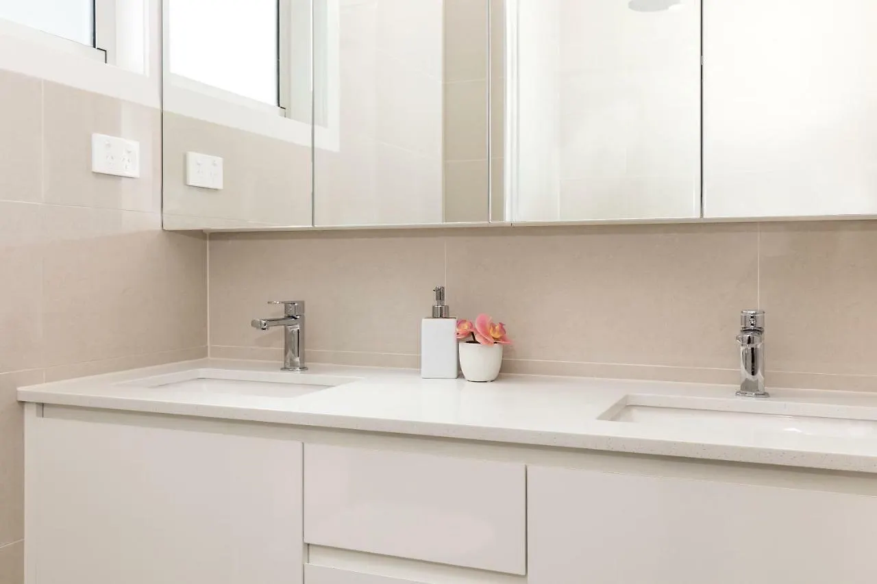 Park Avenue Luxe Townhouse Brand New Sleeps 9 Villa Brisbane