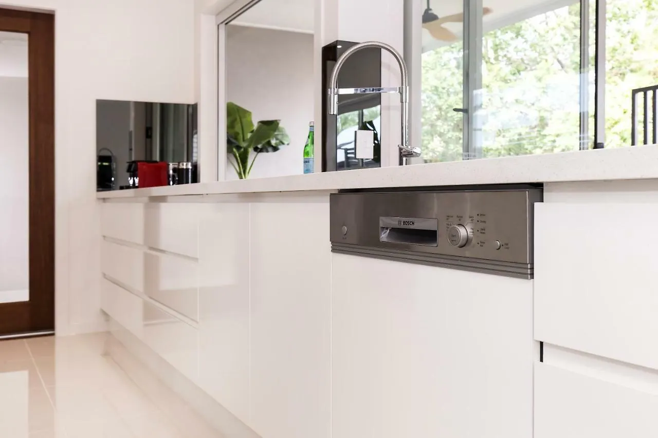 Park Avenue Luxe Townhouse Brand New Sleeps 9 Villa Brisbane