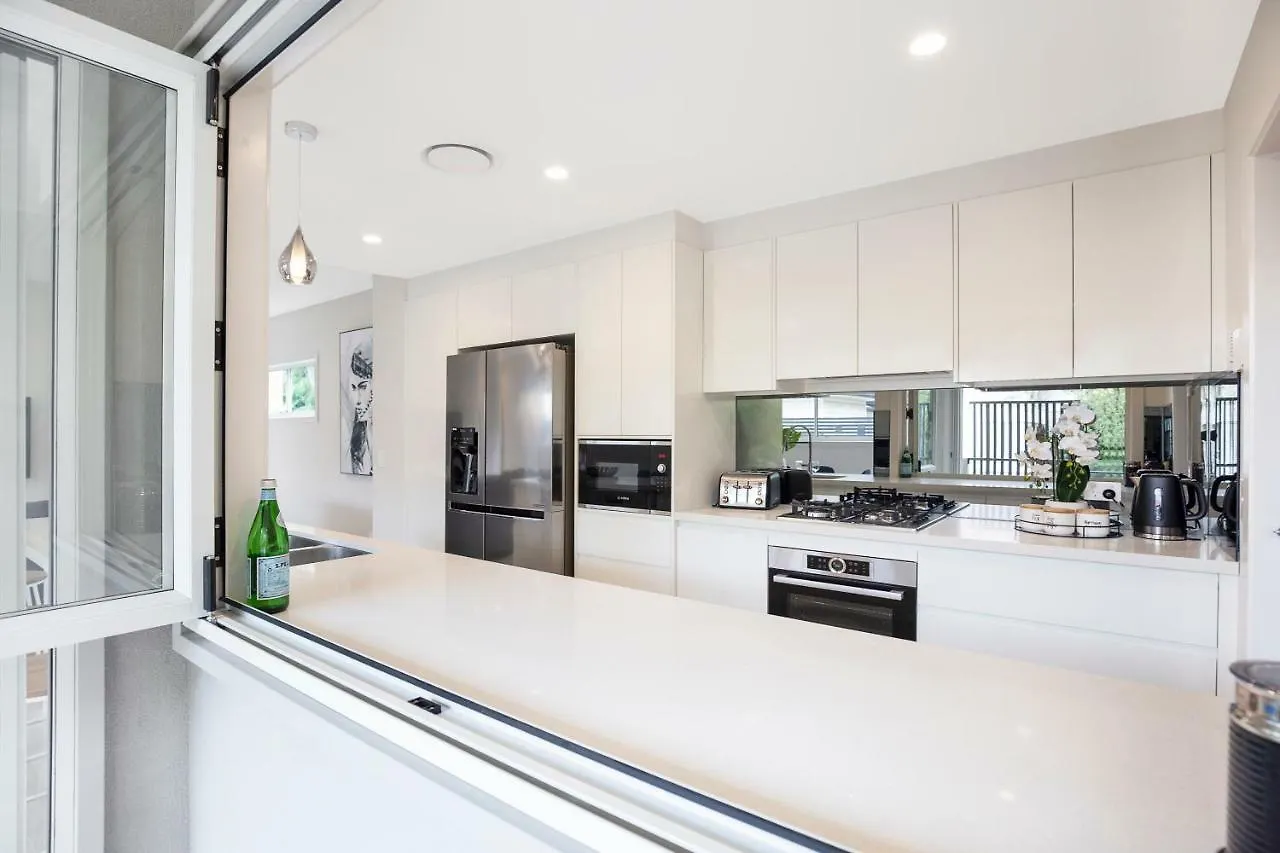 Park Avenue Luxe Townhouse Brand New Sleeps 9 Villa Brisbane