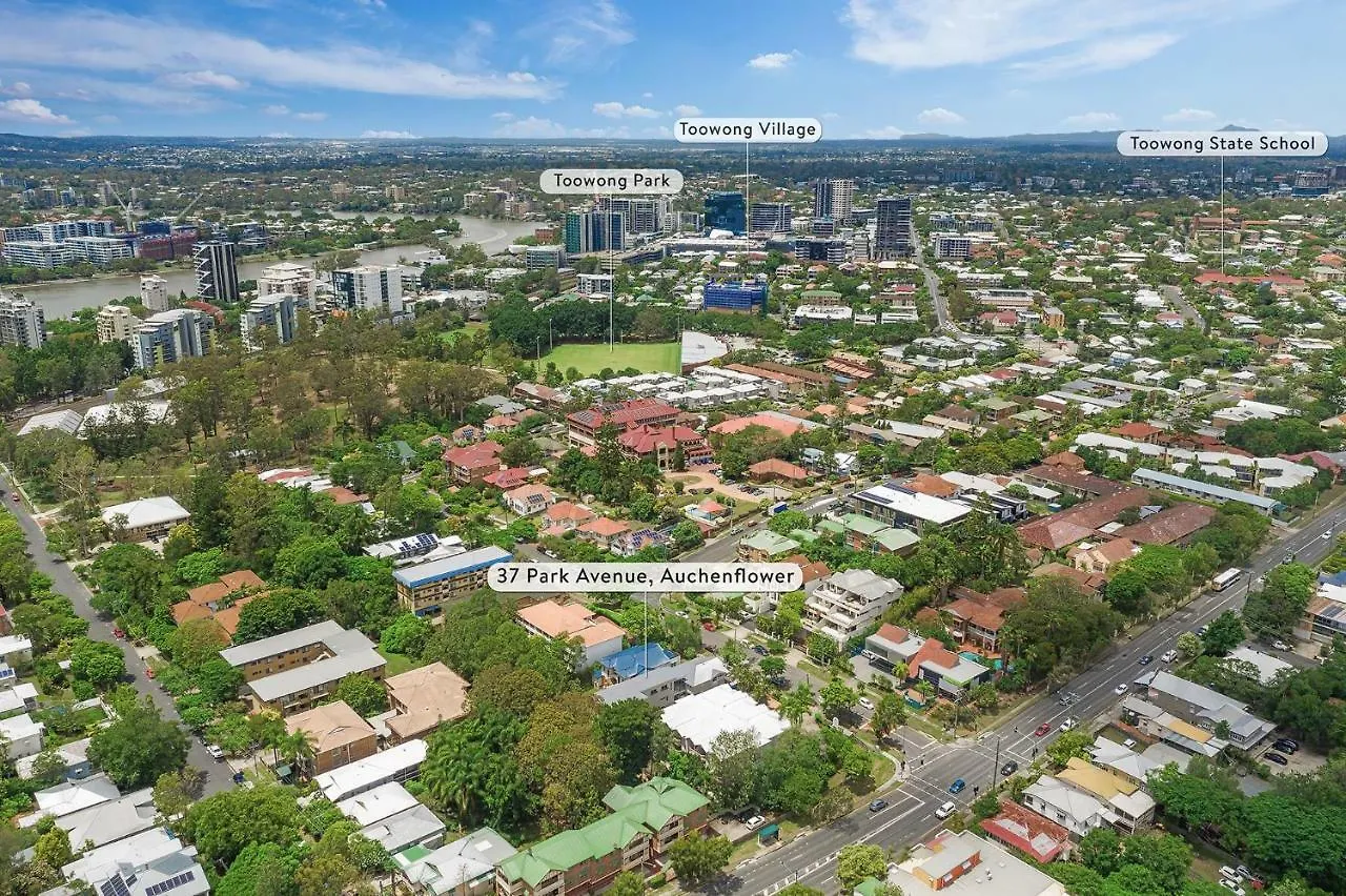 Park Avenue Luxe Townhouse Brand New Sleeps 9 Villa Brisbane