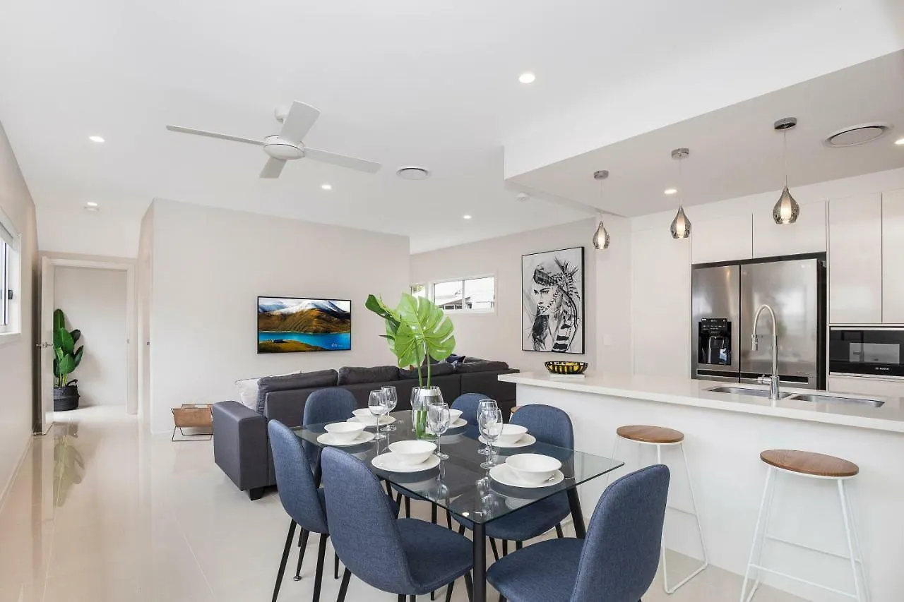 Park Avenue Luxe Townhouse Brand New Sleeps 9 Villa Brisbane