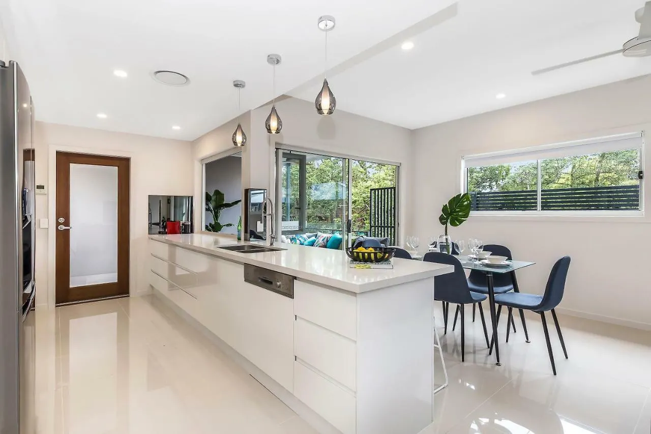 Park Avenue Luxe Townhouse Brand New Sleeps 9 Villa Brisbane