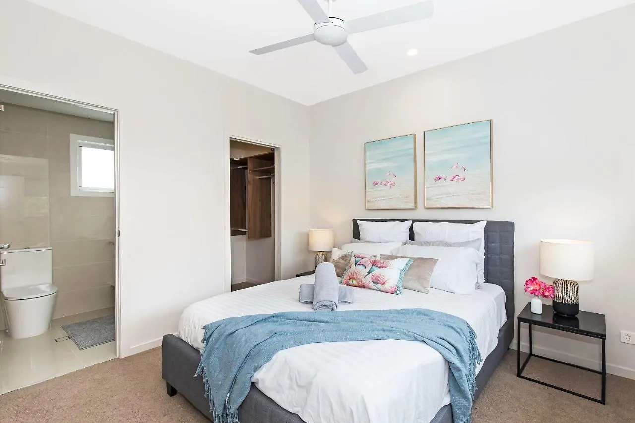 Park Avenue Luxe Townhouse Brand New Sleeps 9 Villa Brisbane